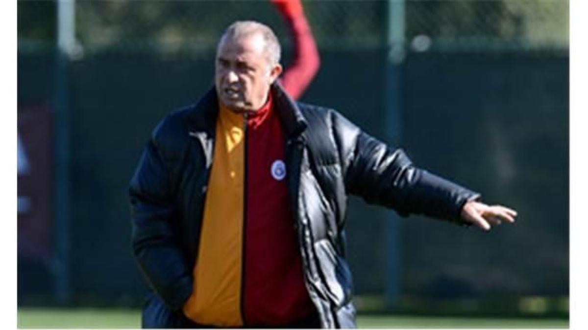 Üç yabancıya rest!