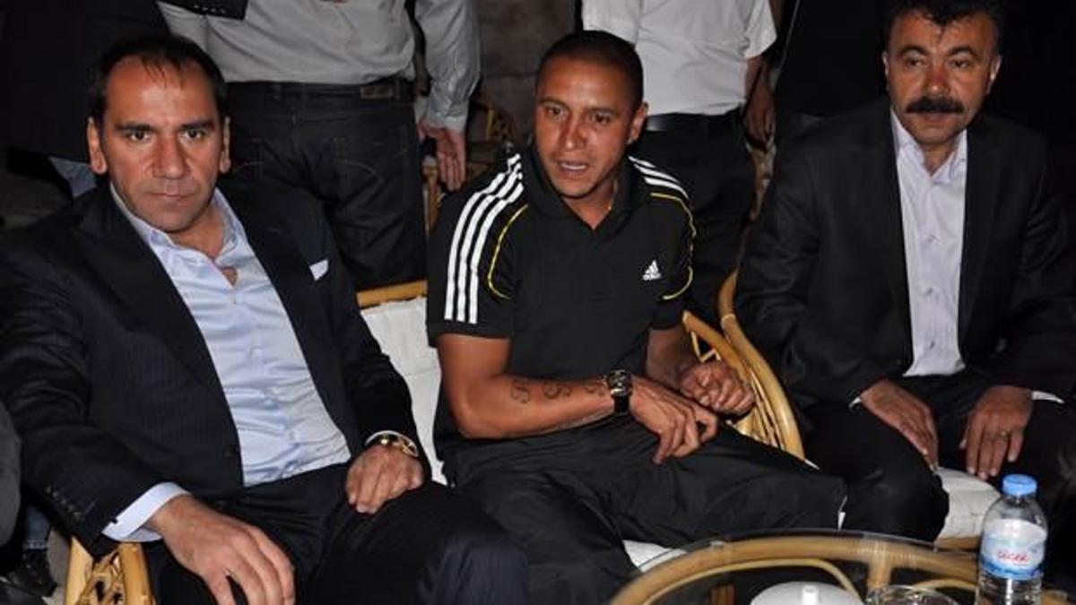 Carlos'a yoğun ilgi!