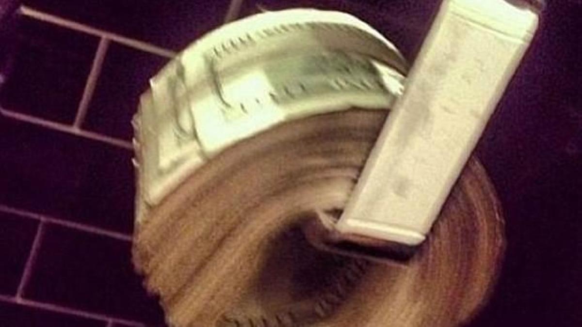 100 dolarla poposunu siliyor!