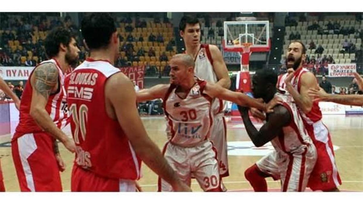 Galatasaray maçında büyük kavga