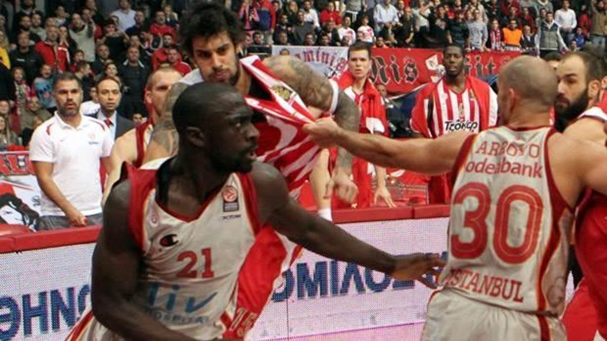 Bonsu özür diledi!