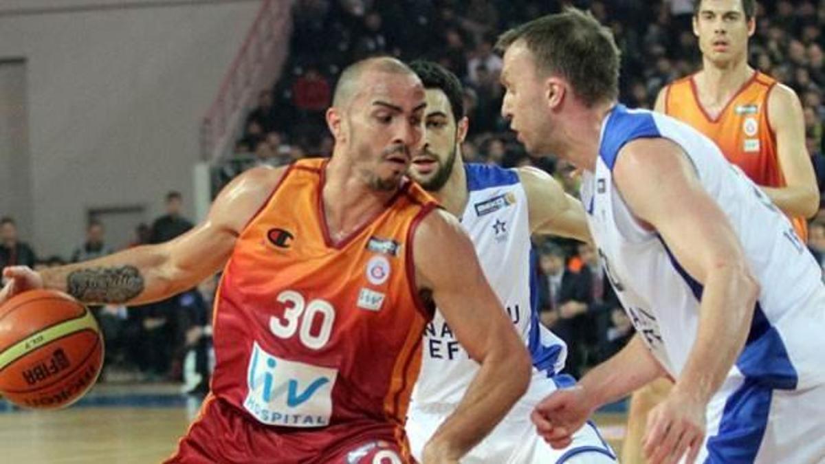 Efes Arroyo'yu devirdi