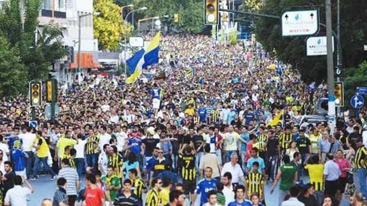 F.Bahçeliler yürüyor!
