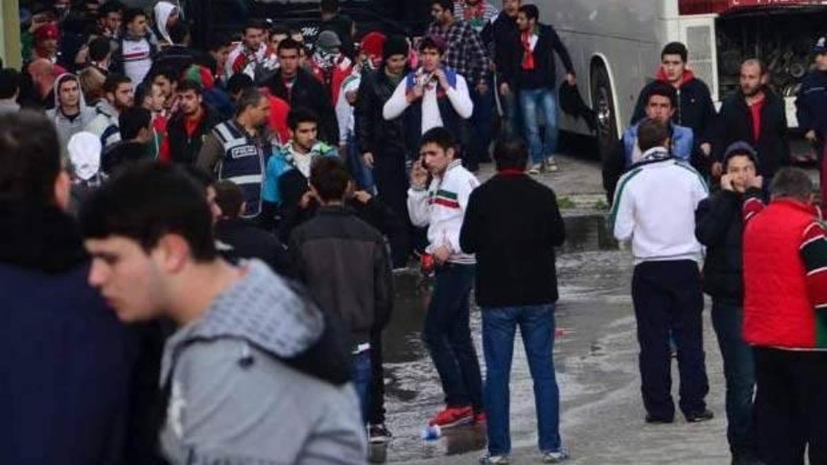 Denizli kafilesine taşlı saldırı