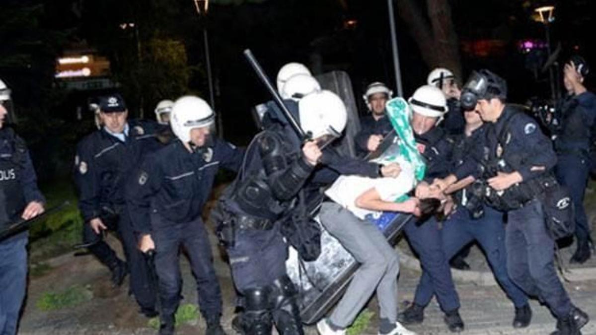 O polise uzaklaştırma!