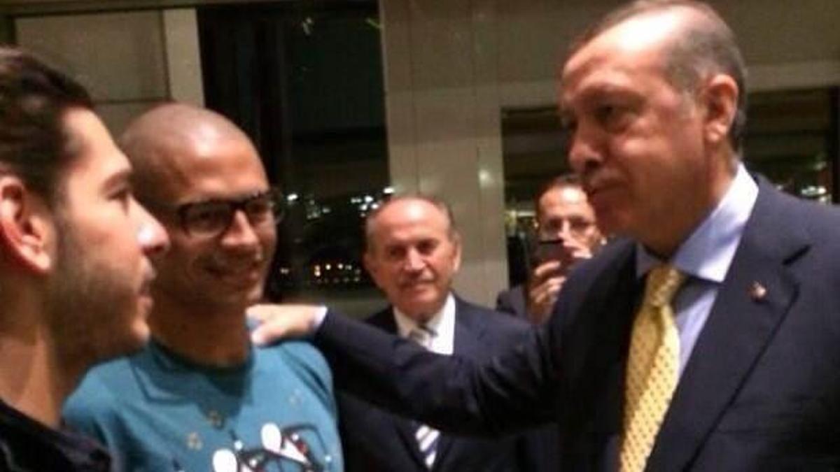 Başbakan ile Alex yan yana