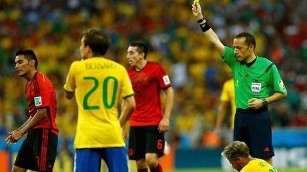 Capello'dan Cüneyt Çakır'a mesaj!