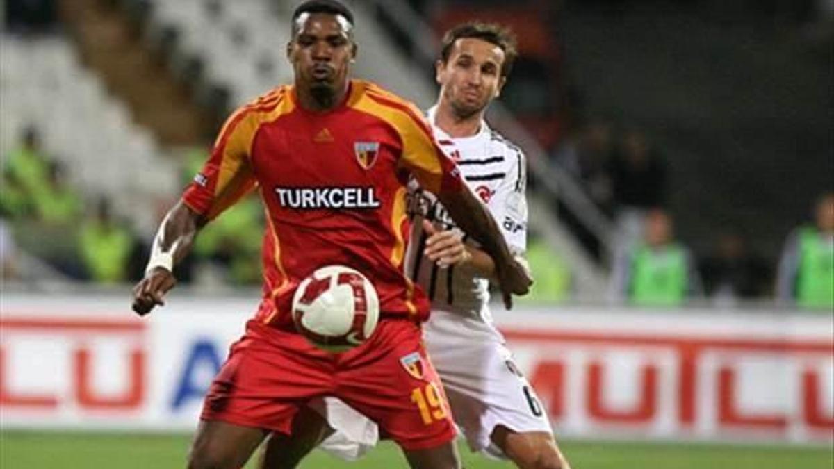 Futbolu bırakıyor!