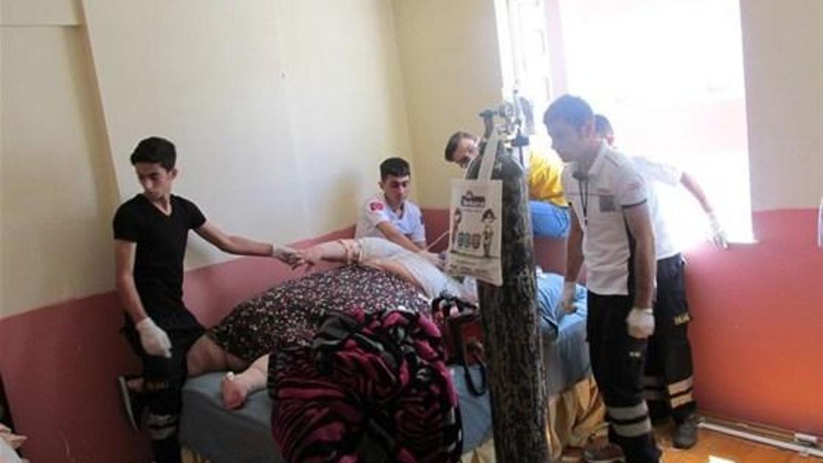 Evinden vinçle çıkarılan 430 kiloluk kadın kurtarılamadı