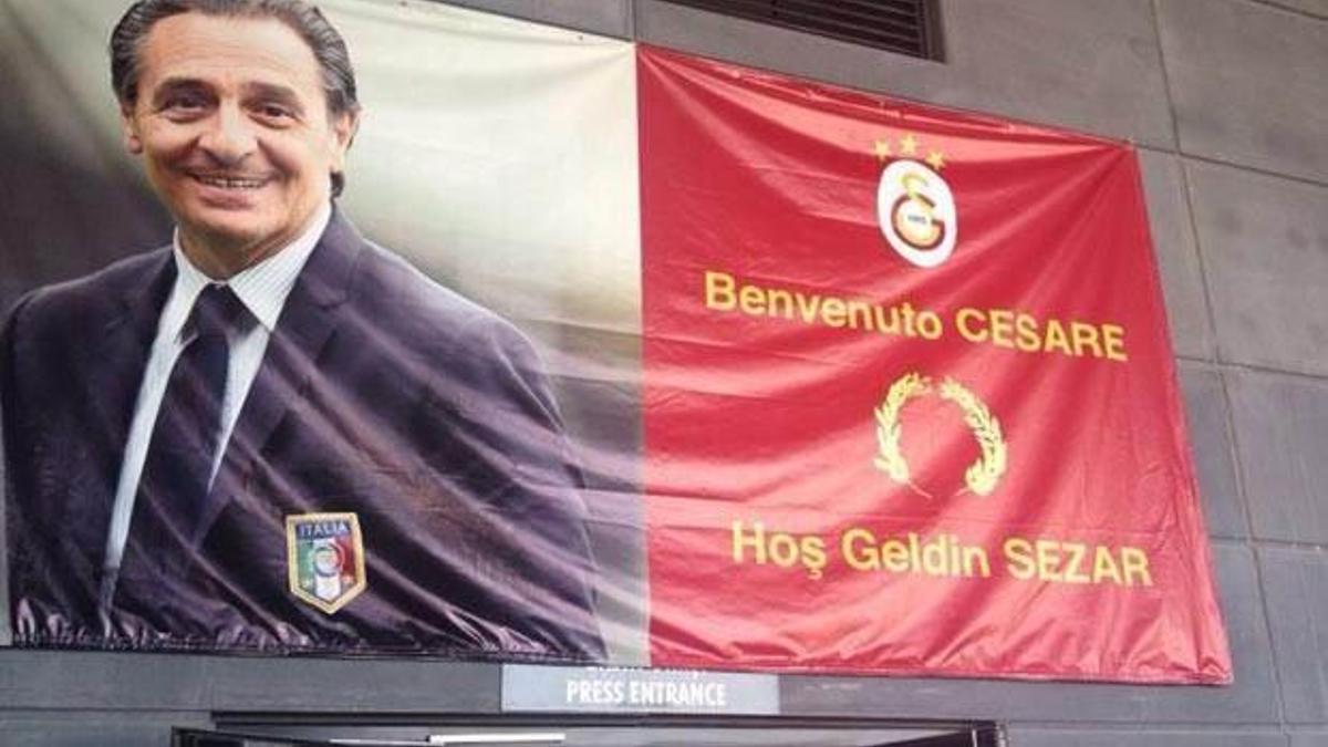 G.Saray'dan pankartlı karşılama!