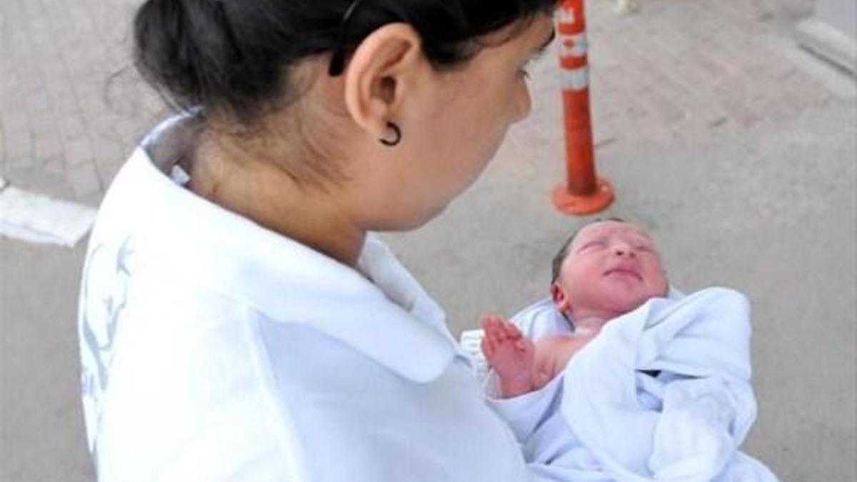 Çöpten 1 günlük bebek çıktı