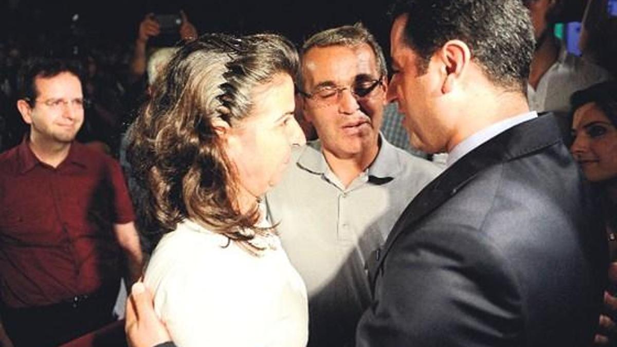 ‘Gelin birlikte dans edelim’