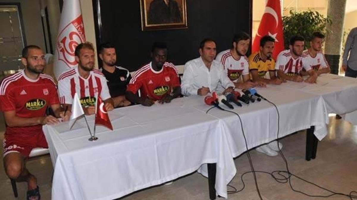 Sivas'tan imza şov!