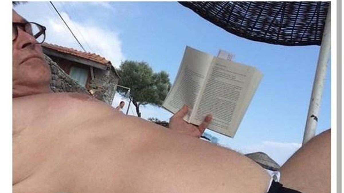 Yeni Şafak yazarı slip mayolu fotoğrafını paylaştı!