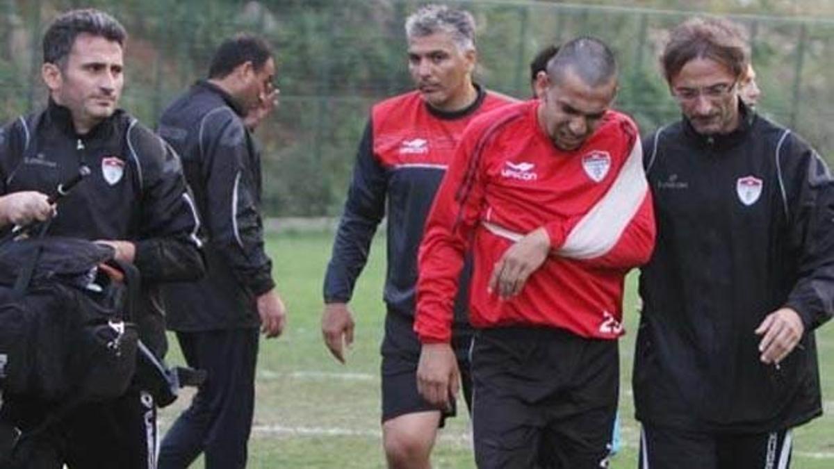 Hakan Barış'ın kolu kırıldı