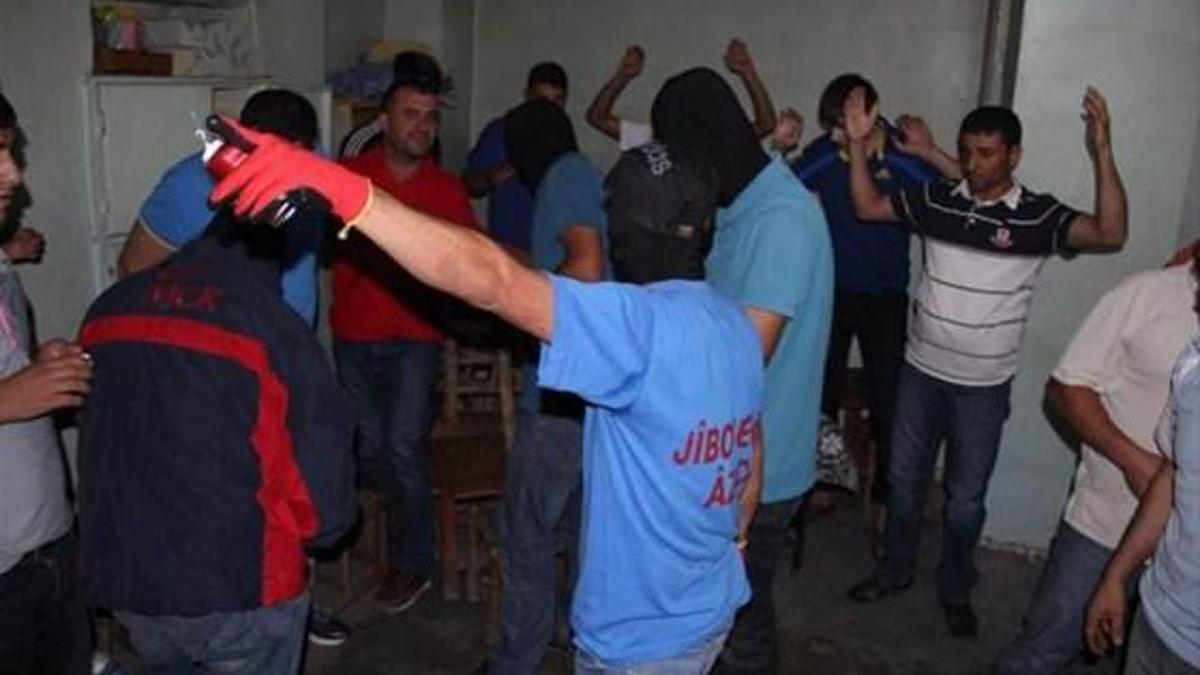 Şok görüntüler... PKK'dan uyuşturucu baskını!