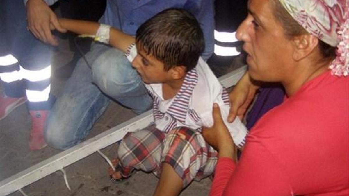 Et kancası ayağına saplandı
