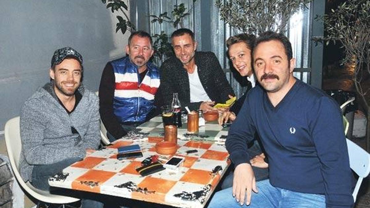 Üçü bir yerde!
