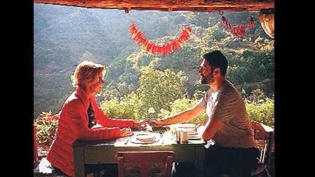 Eşini benzin döküp yakmıştı! Cezası belli oldu