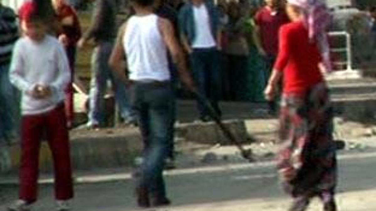 IŞİD'i protesto eden gruba satırlı tüfekli saldırı