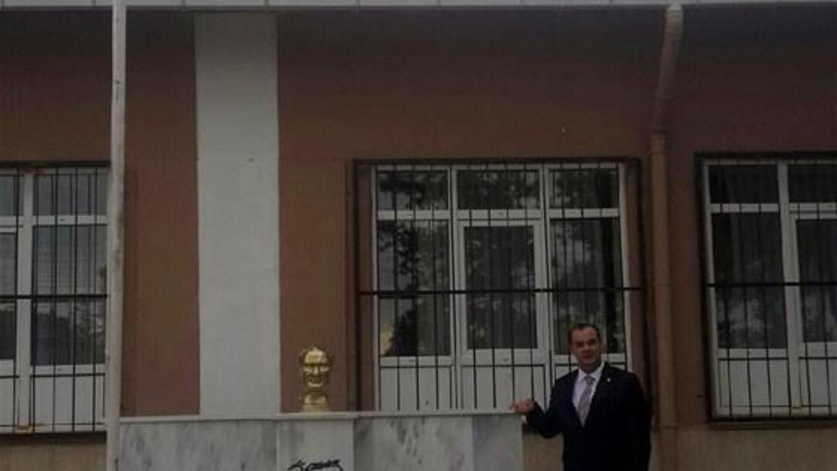 Atatürk büstü yenilendi