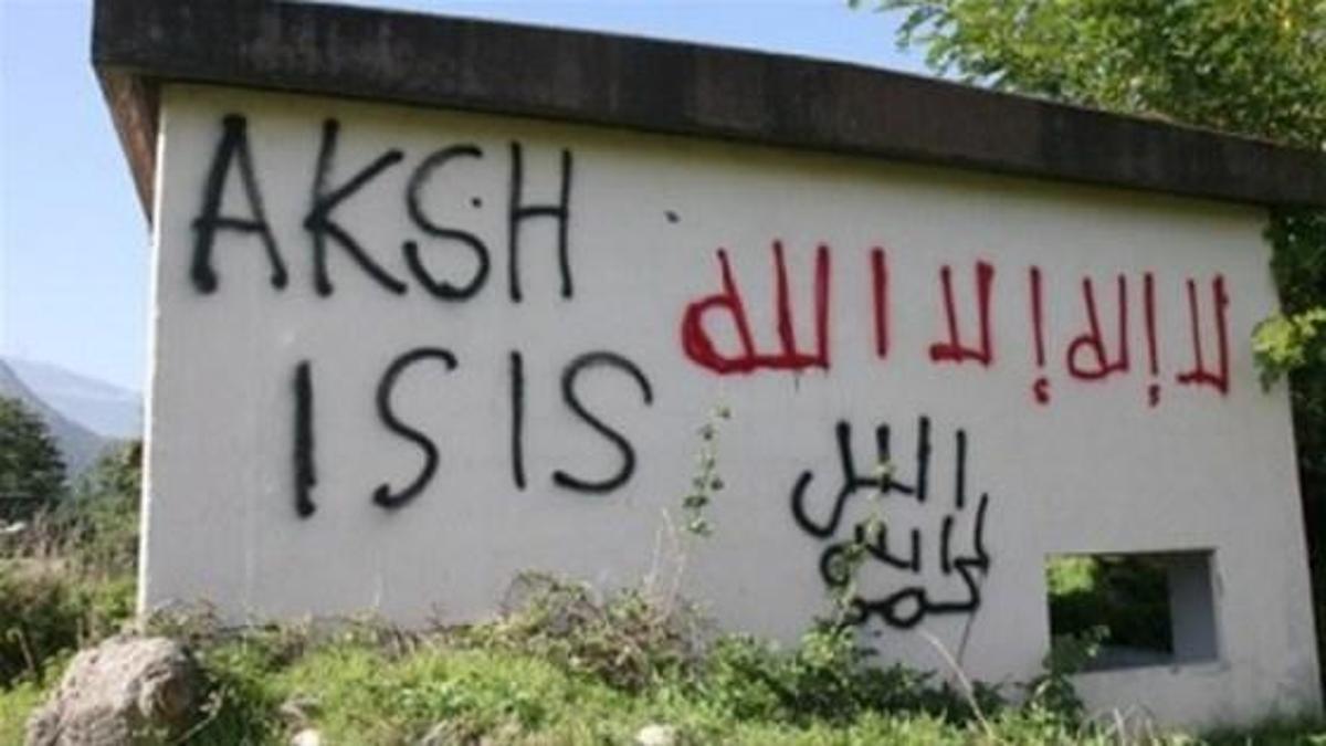 Manastır duvarına IŞİD yazısı