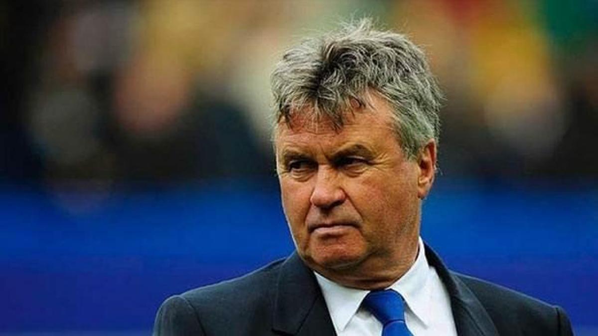 Hiddink'e eleştiriler sürüyor