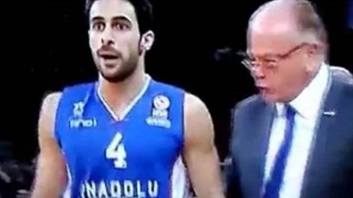 Efes maçında olay! Tekme...