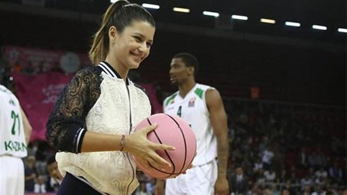 İlk hava atışını Beren Saat yaptı