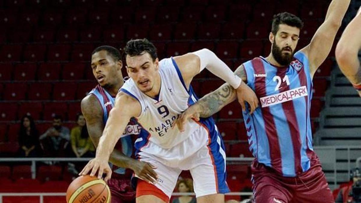 Anadolu Efes'ten ilk galibiyet