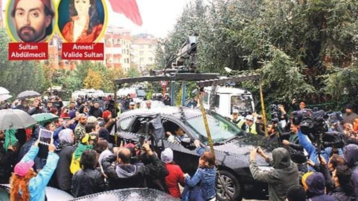 Jessica Rabbit’e özendi 7 yıl korse taktı!