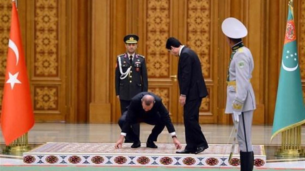 Erdoğan yine bayrağı yerde bırakmadı