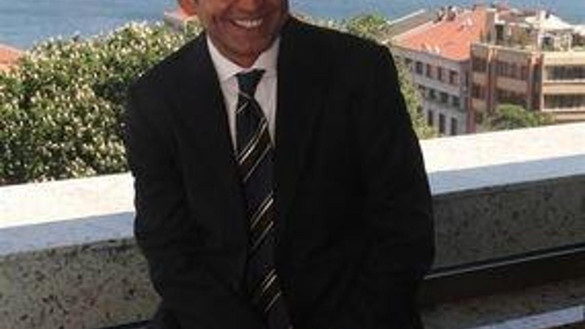 Eski aşkına döndü!