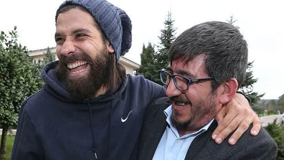 'Saçımı İlhan gibi toplar, Sergen'i taklit ederim'