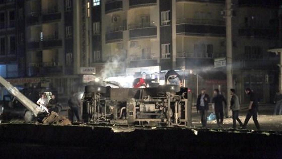 Şırnak'ta olaylar çıktı: 3 polis ve bir çocuk yaralandı
