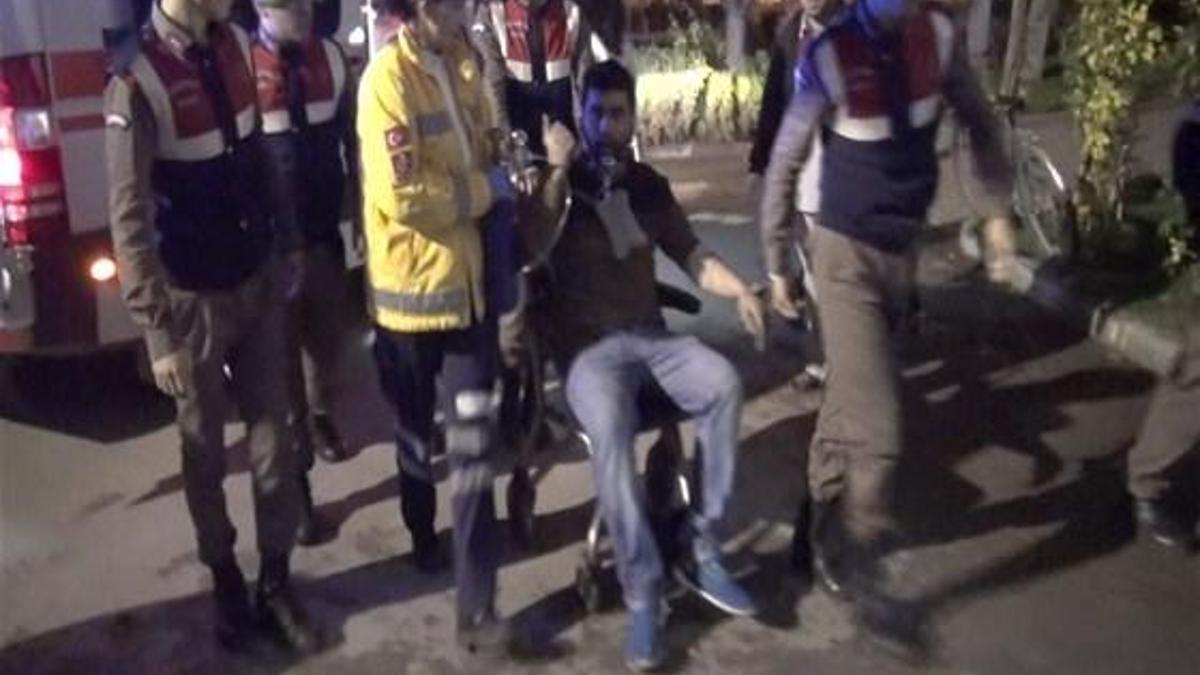 Cezaevi yönetimine tepki gösteren tutuklular yatakları yaktı: 11 kişi hastaneye kaldırıldı
