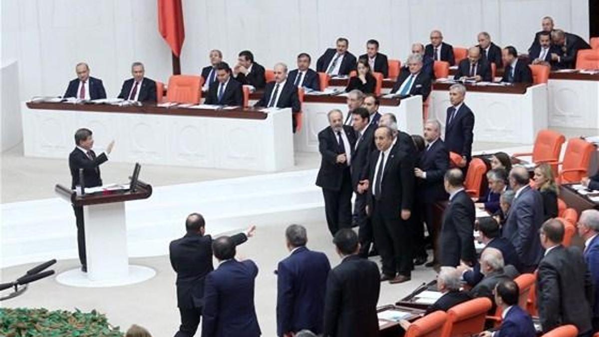 Davutoğlu'nun sözleri Meclis'i karıştırdı!
