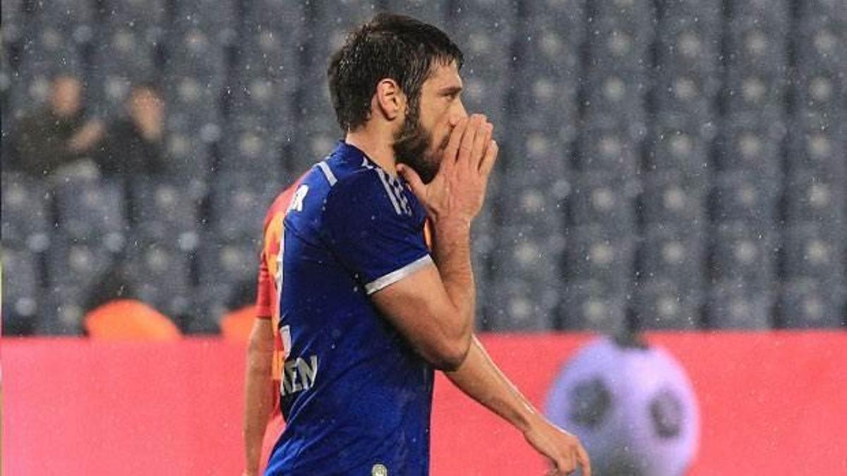 Egemen Korkmaz 11'e dönüyor