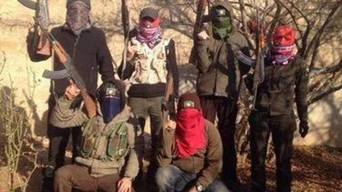 YPG saflarındaki bordo-mavi atkılılar kafa karıştırdı!