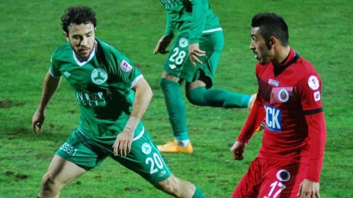 Gençler puanı 81'de kurtardı