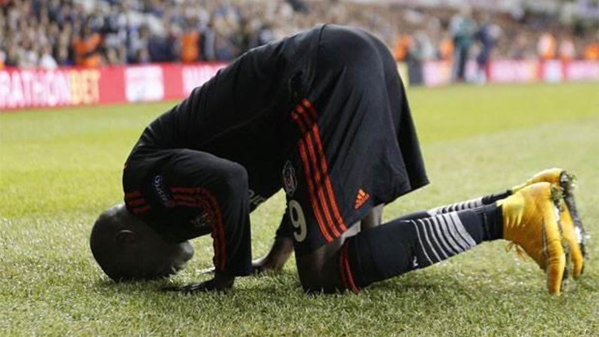 Demba Ba günah işliyor!