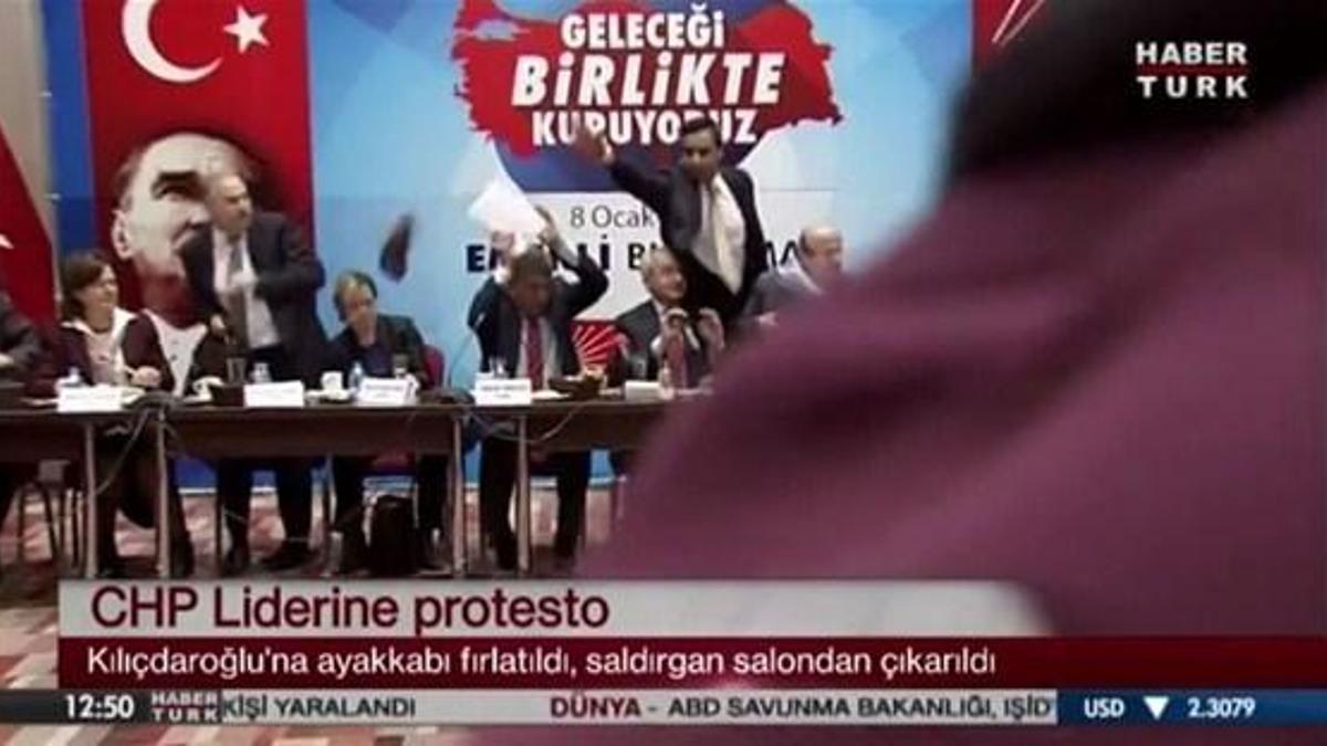 CHP liderine ayakkabılı saldırı!