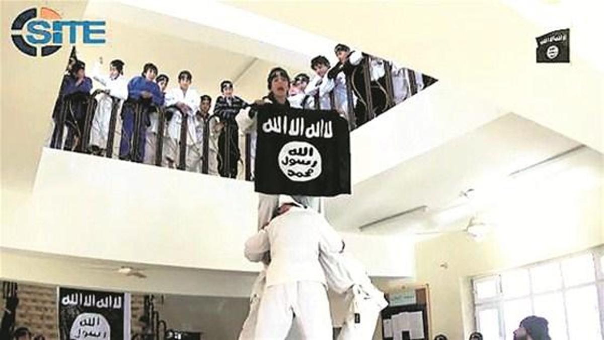 Dünya tedirgin bizde bayram havası esiyor