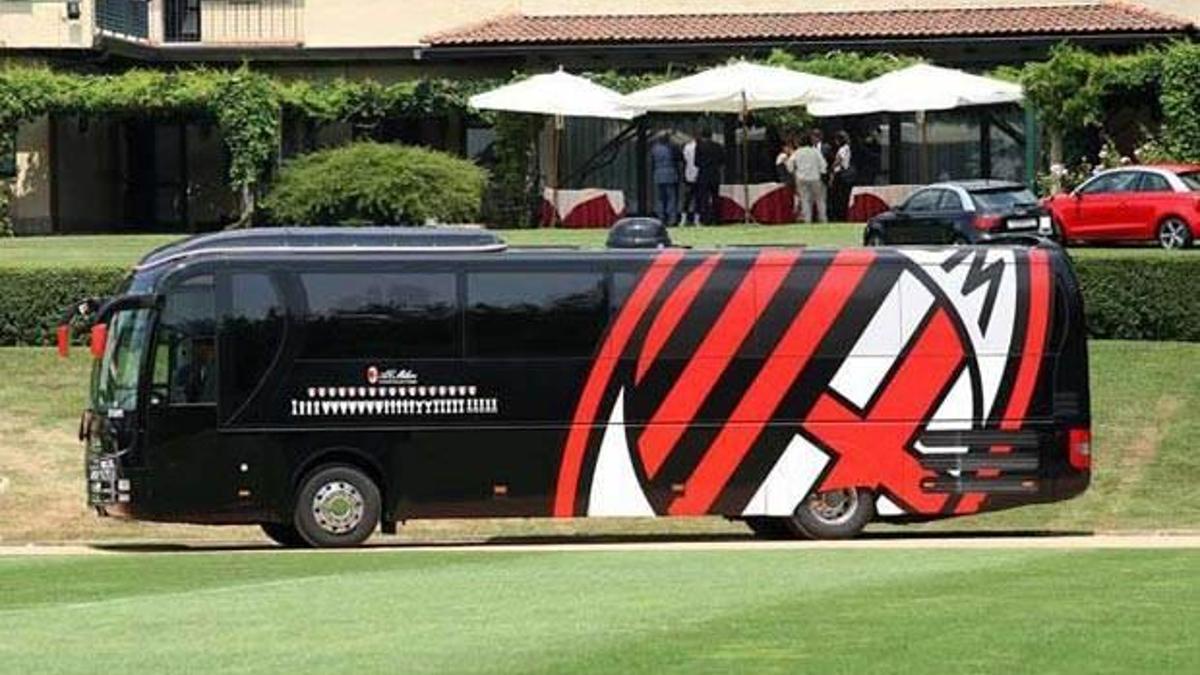 Milan takım otobüsünü de sattı