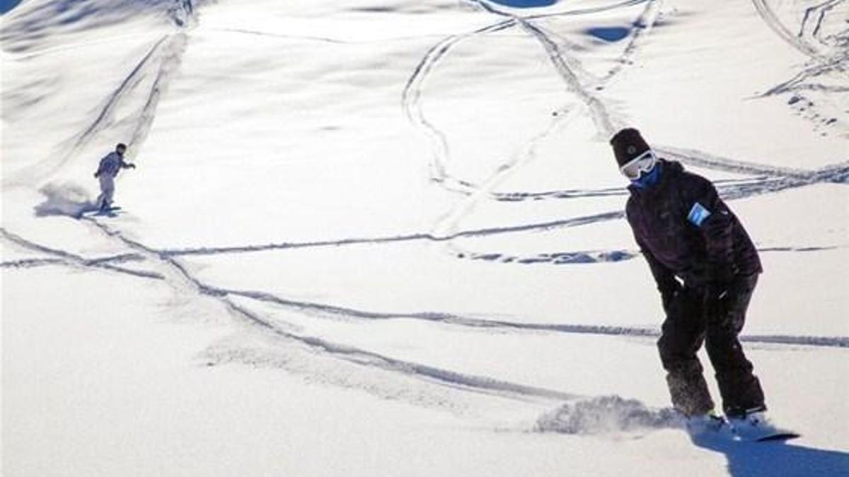 Hakkari dağları snowboardla tanıştı