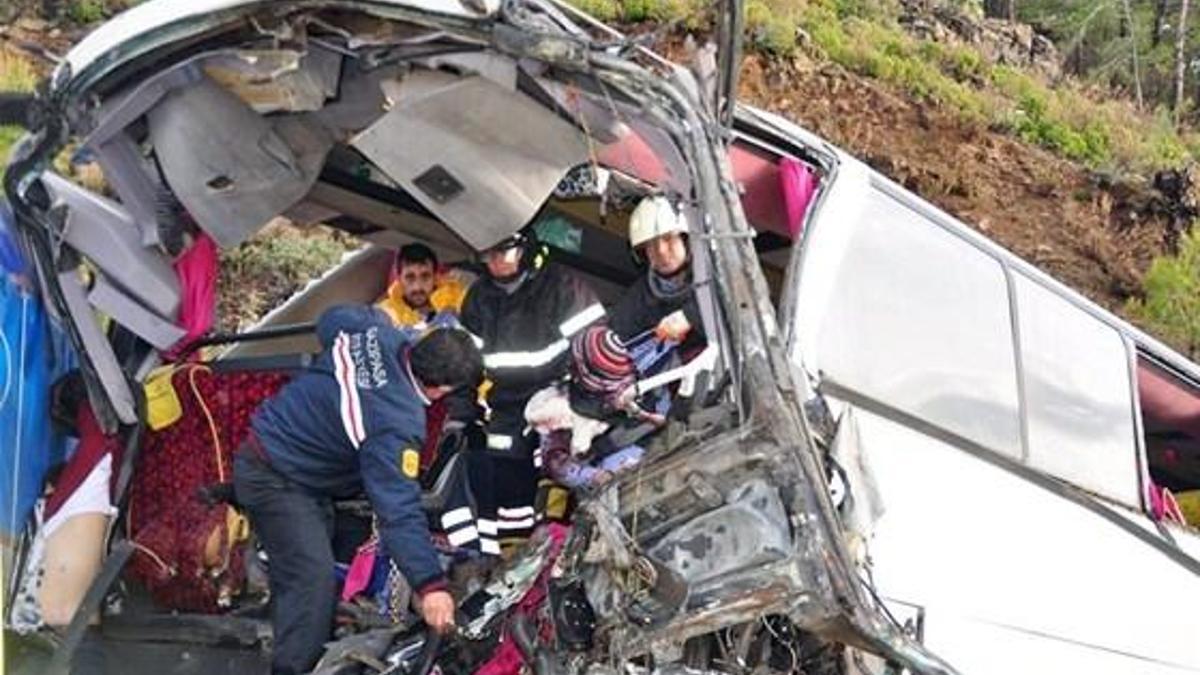 Antalya'da feci kaza! Ölü ve yaralılar var