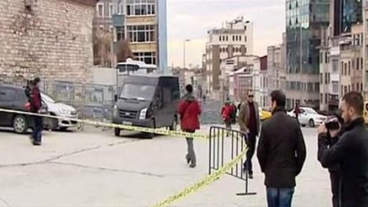 Taksim'de polis noktasına silahlı saldırı!