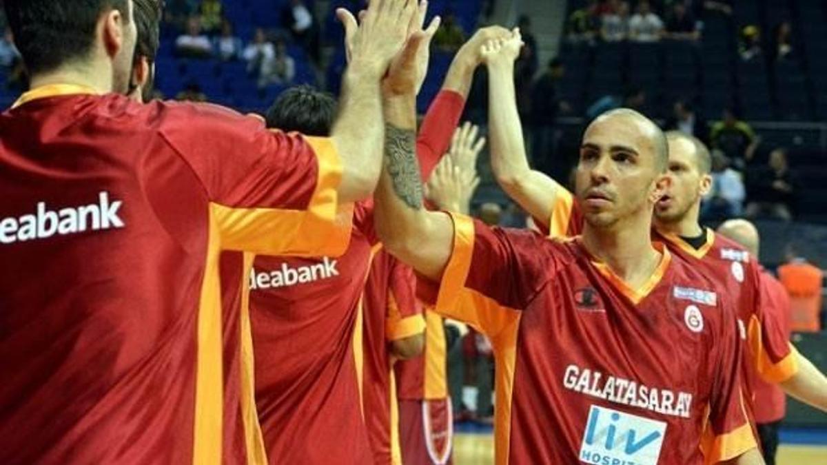 G.Saraylı yıldız hastaneye kaldırıldı!