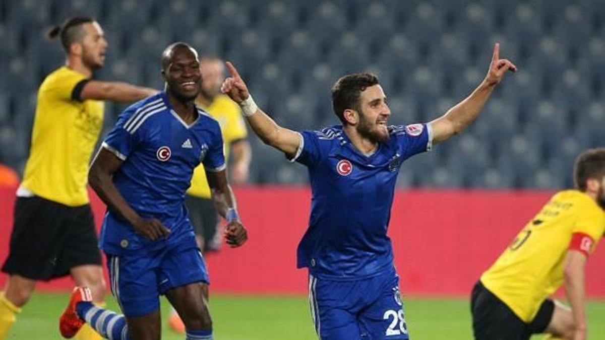 Hem ligde hem kupada 'İdare' Fener'in