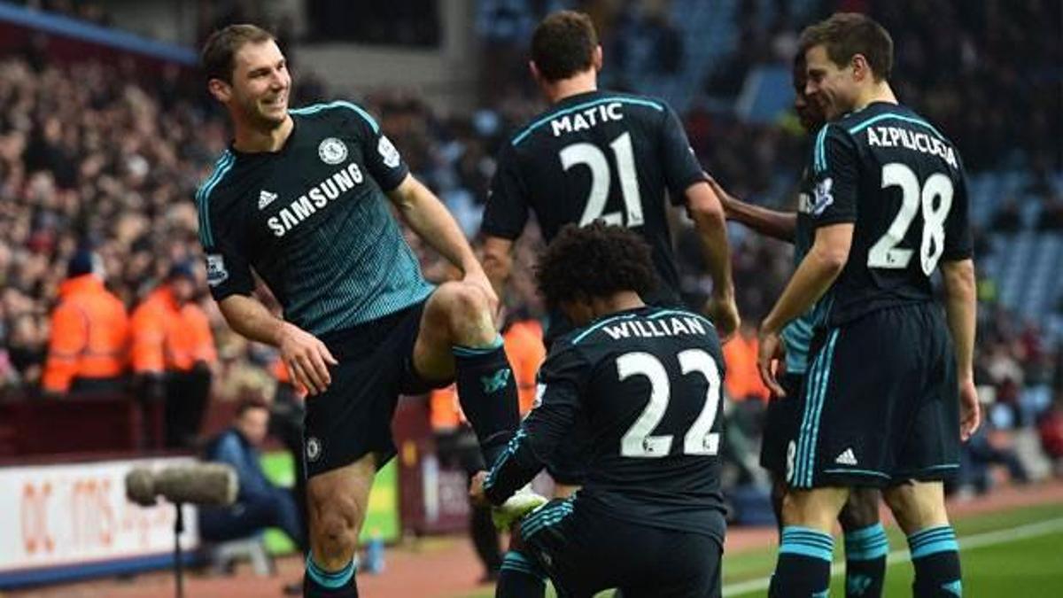 Chelsea arayı açıyor
